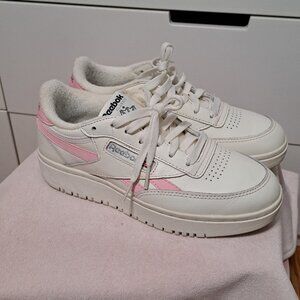 Reebok Club C Double sneakers in chalk with pink details